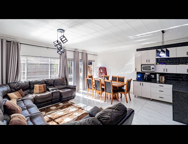 3 BEDROOM TOWNHOUSE FOR SALE IN BRACKENDOWNS